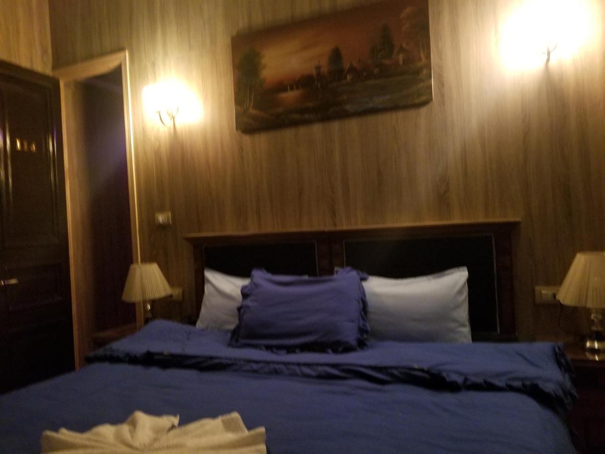 Plaza Hostel