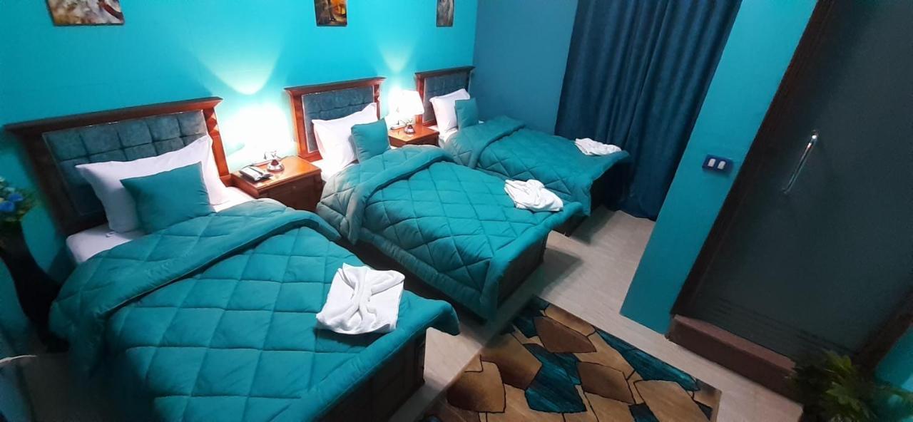 Plaza Hostel *