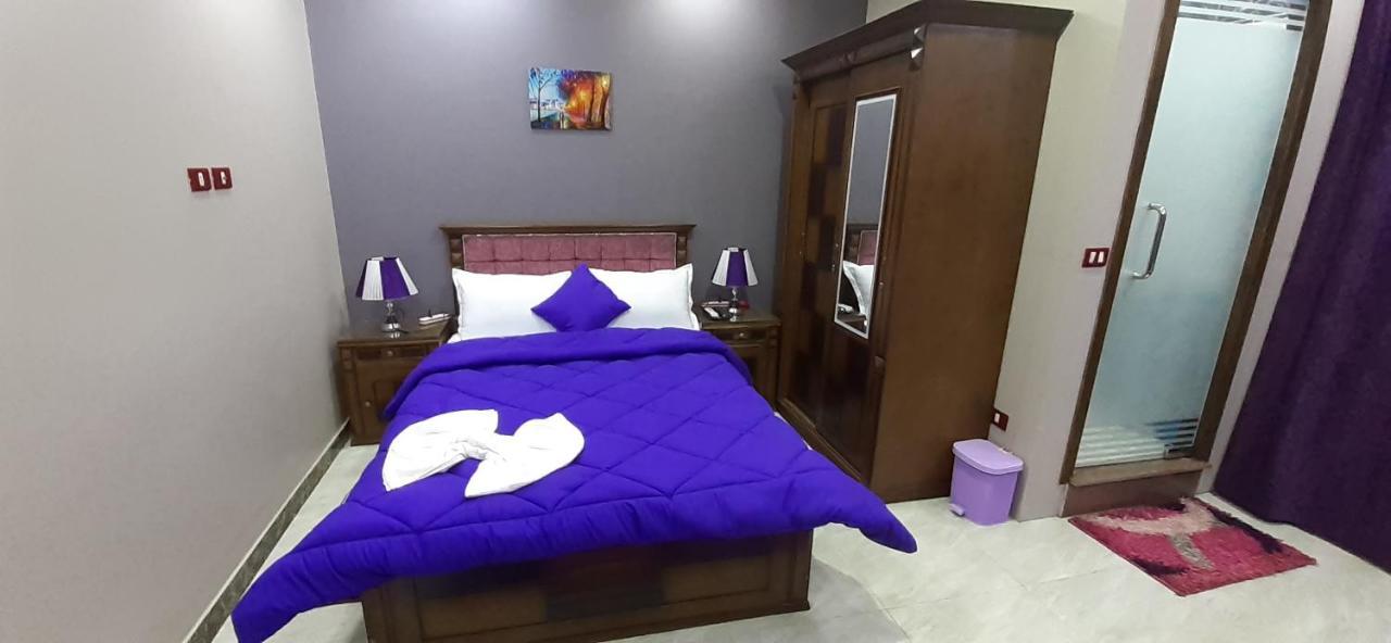 Plaza Hostel *